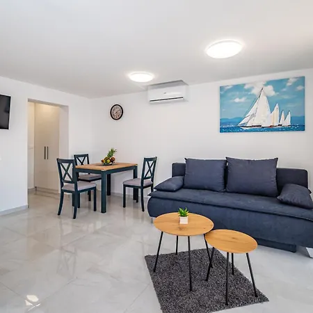Apartment Ilux-1 Novigrad (Dalmatia)