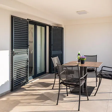 Ilux-1 Apartment