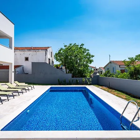 Ilux-1 * Novigrad (Dalmatia)