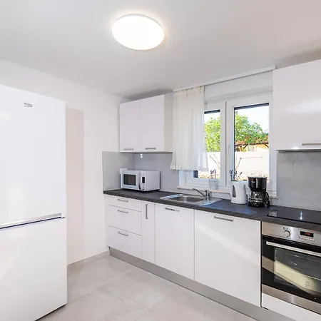 Ilux-1 * Novigrad (Dalmatia)