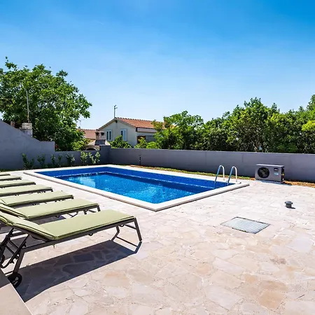 Ilux-1 * Novigrad (Dalmatia)